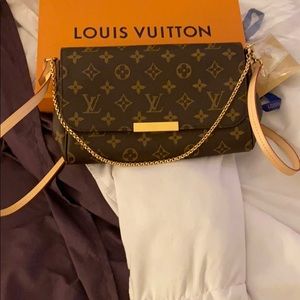 Louis Vuitton MM Favorite Clutch in Monogram